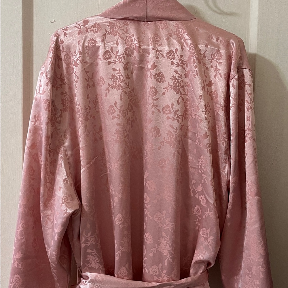 Victoria's Secret Pink Satin Floral Robe - Picture 6 of 10